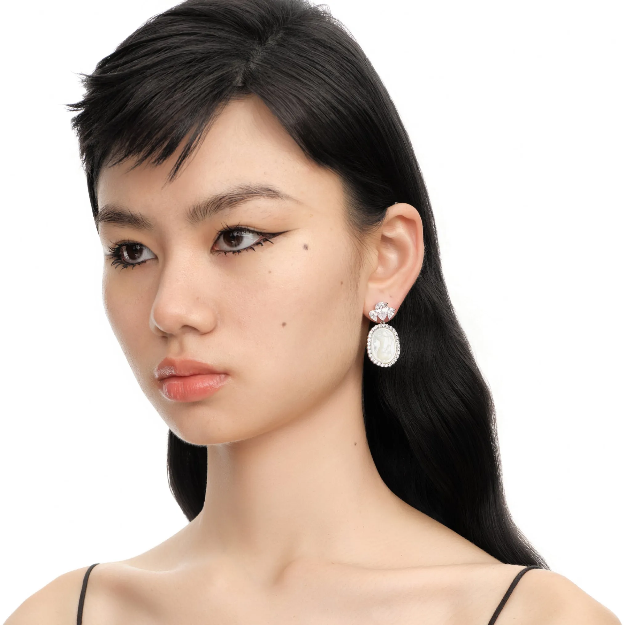 YVMIN X SHUSHUTONG / Shell Sculpture Back Gemstone Earrings
